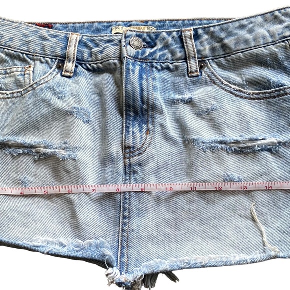 Pull&Bear have something special Y2K Raw Jean Hem Mini Skirt - Picture 3 of 7